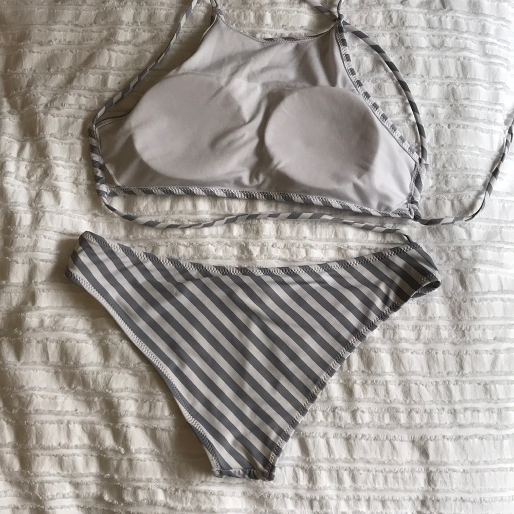 Striped bikini - Picture 6 of 7